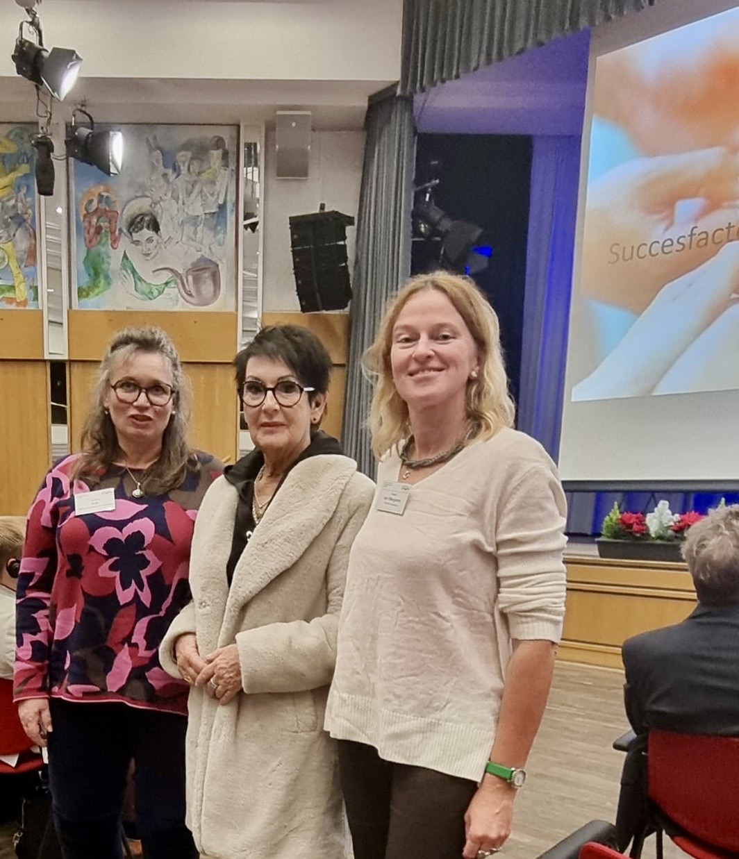 Für die FDP/BZD-Kreistagsfraktion vor Ort (v.l.:) Dorothea Kok (Ausschuss Planung und Umwelt), Brigitte Dünzen (Ausschuss für Bevölkerungsschutz), Daniela van Meegeren (stellv. Fraktionsvorsitzende)